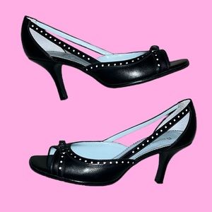 Open toe kitten heels